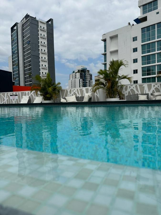 Gran Evenia Panama Hotel Exterior photo The pool at the rooftop of the hotel