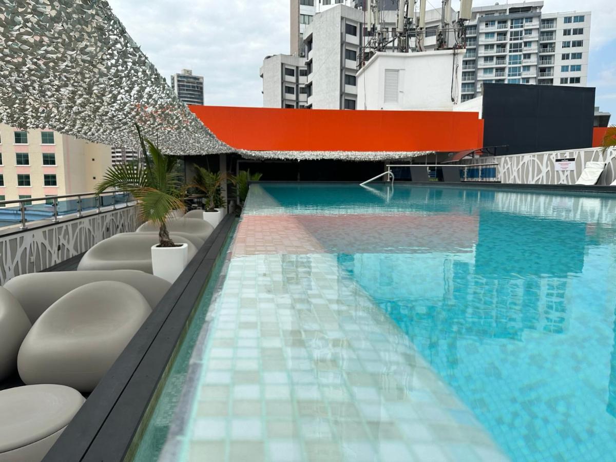 Gran Evenia Panama Hotel Exterior photo The rooftop pool at the hotel