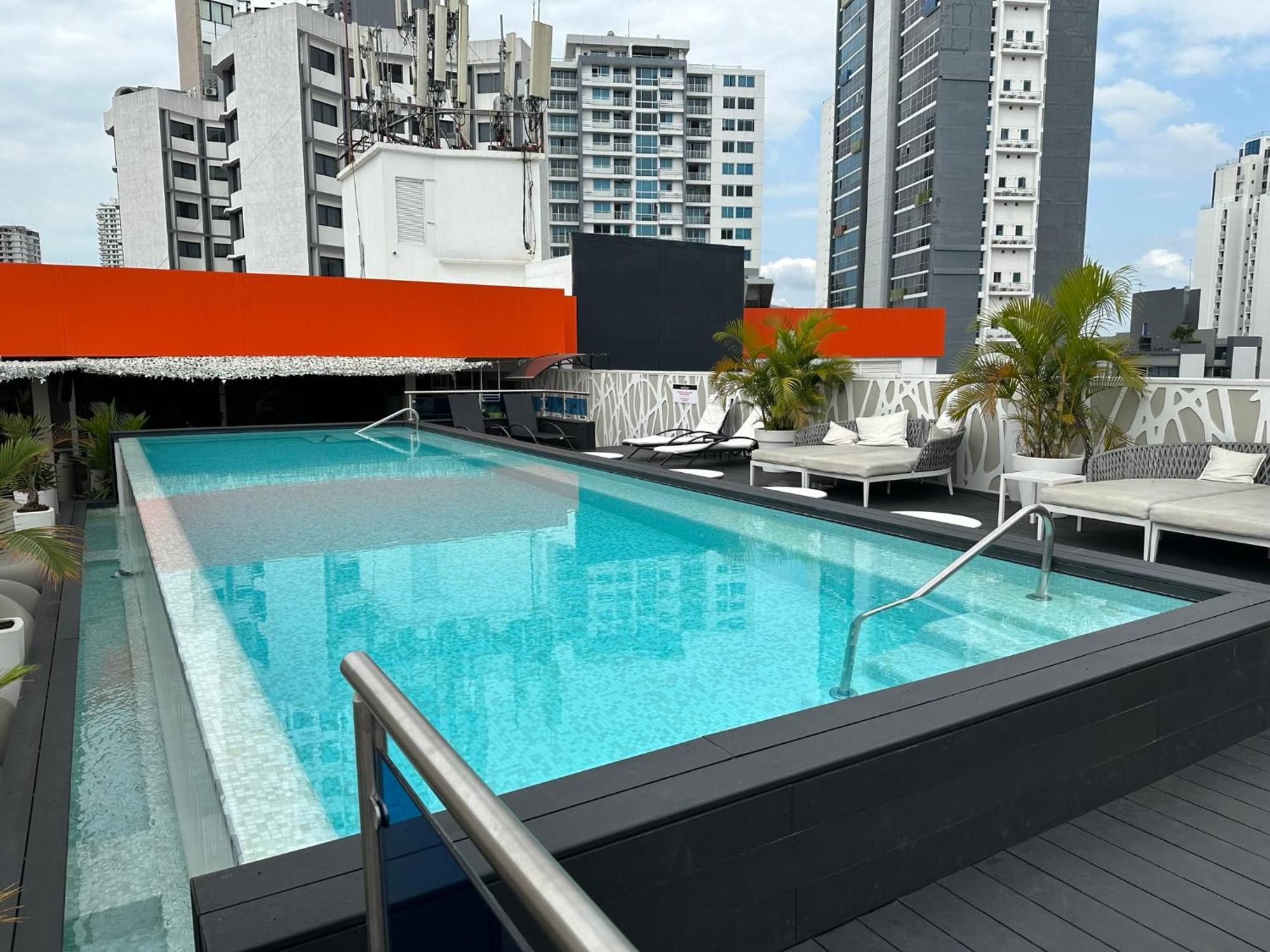 Gran Evenia Panama Hotel Exterior photo Rooftop pool at the hotel